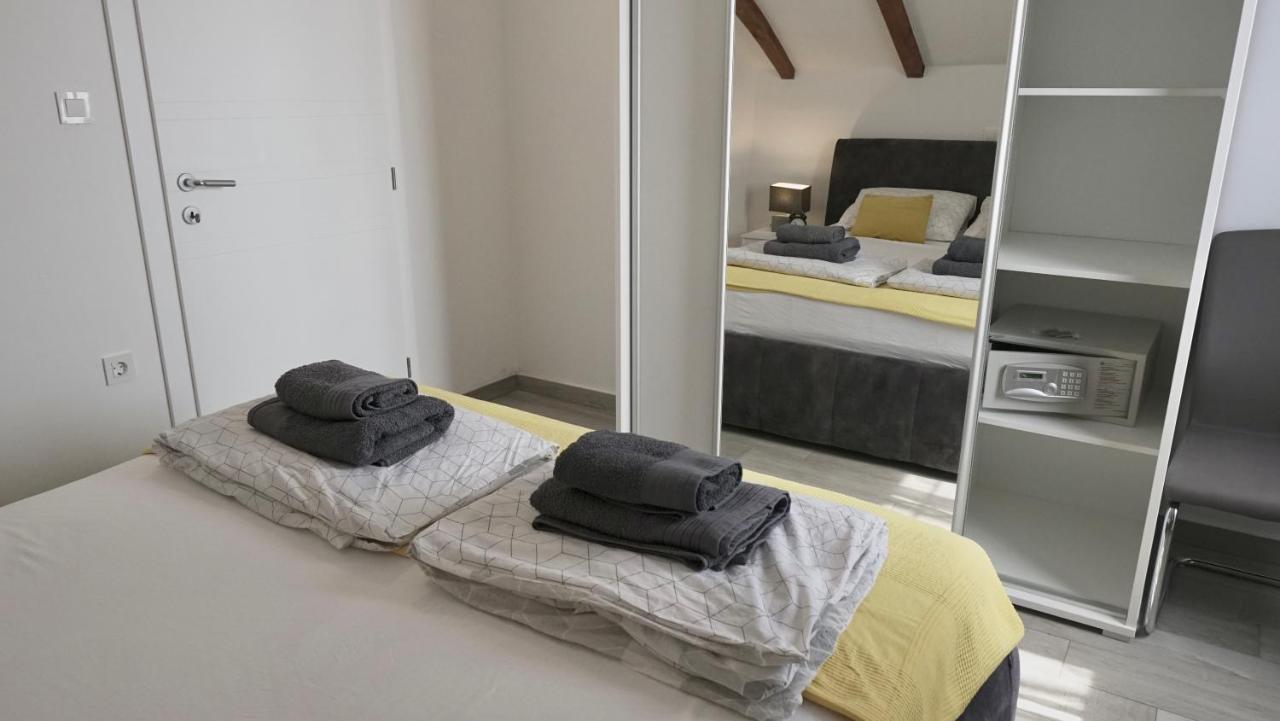 Apartments Bestak Krk Town Exterior photo