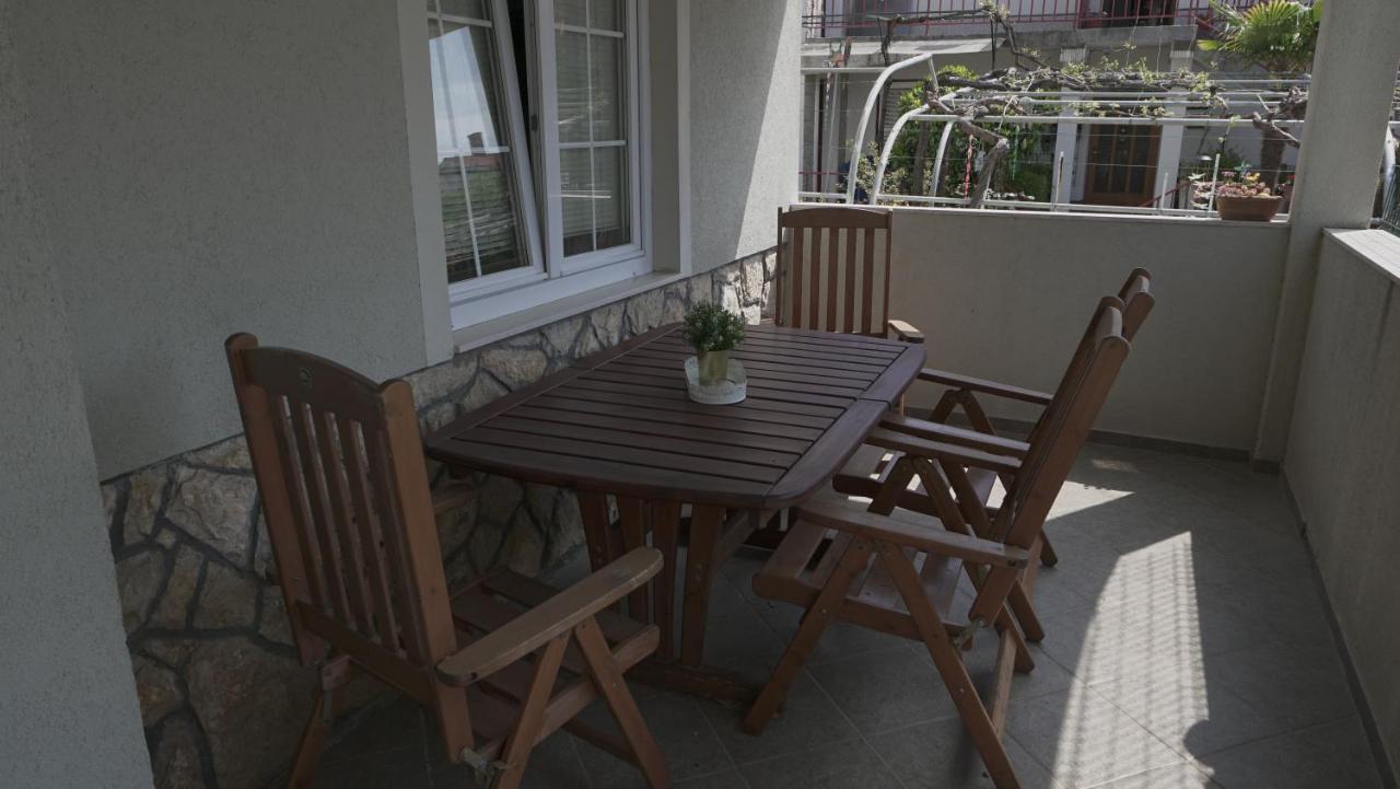 Apartments Bestak Krk Town Exterior photo